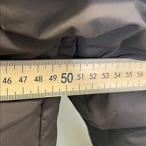 Aritzia - TNA - Bear Paw Classic Cropped Puffer Jacket Dark Brown S - Picture 10 of 12